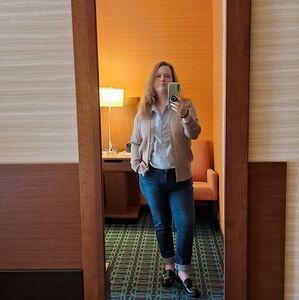 Meet your Posher, Claire